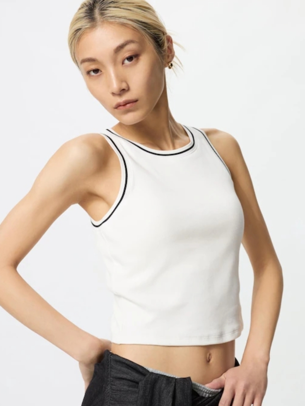 Uniqlo Ribbed Cropped Sleeveless Bra Top White with Black Trim Womens Medium